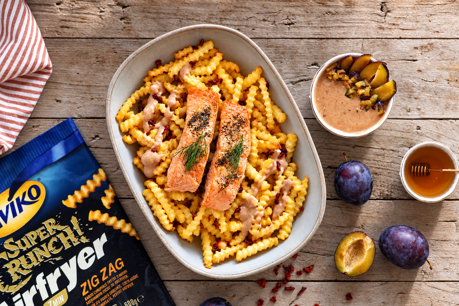 Airfryer Super Crunch Zig Zag krumpirići s pečenim lososom i umakom od kozjeg sira i šljive