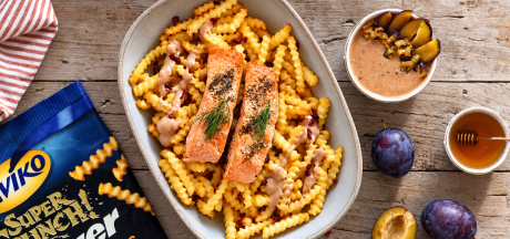 Airfryer Super Crunch Zig Zag krumpirići s pečenim lososom i umakom od kozjeg sira i šljive
