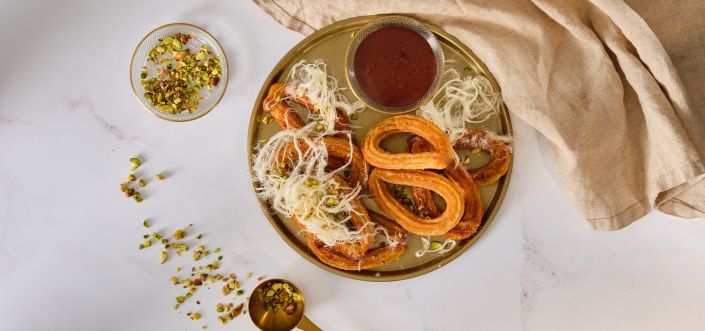 AVIKO Churros s tamnom čokoladom, shaar halvom i pistacijama