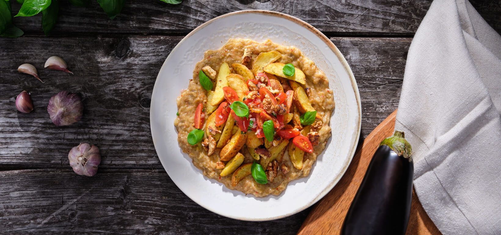 AVIKO Pati Parts Garlic with baked eggplant paste, tomatoes and shallots (Salata de vinete)