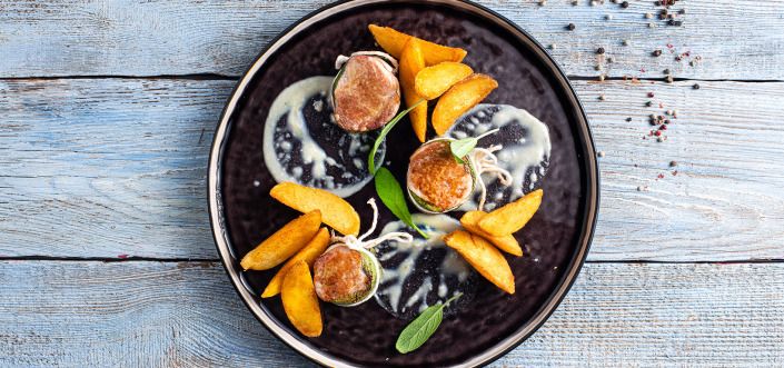 Medaljoni od lungića s umakom od sira posluženi s AVIKO Pati Parts Tex Mex