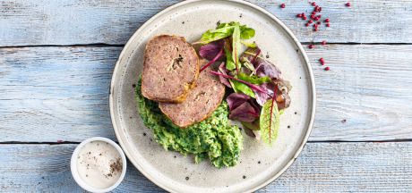 Mesna štruca sa salatom i aioli umakom, poslužena s AVIKO Purée with spinach